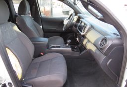 2017 Toyota Tacoma - Thumbnail 29