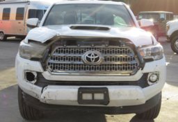 2017 Toyota Tacoma - Thumbnail 11