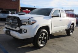 2017 Toyota Tacoma - Thumbnail 1