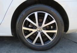 2017 Volkswagen Jetta - Thumbnail 16