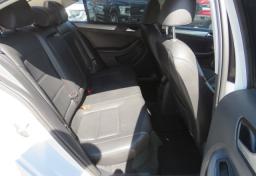 2017 Volkswagen Jetta - Thumbnail 28