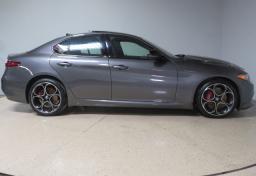 2022 Alfa Romeo Giulia - Thumbnail 5