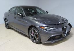 2022 Alfa Romeo Giulia - Thumbnail 1