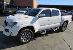 2016 Toyota Tacoma - Thumbnail 1