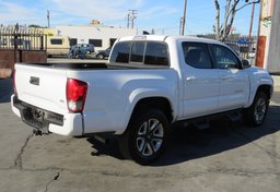 2016 Toyota Tacoma - Thumbnail 8