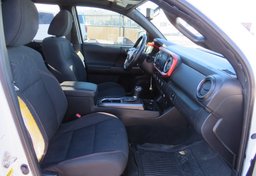 2016 Toyota Tacoma - Thumbnail 27