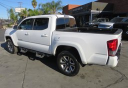 2016 Toyota Tacoma - Thumbnail 9