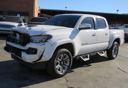 2016 Toyota Tacoma - Thumbnail 3