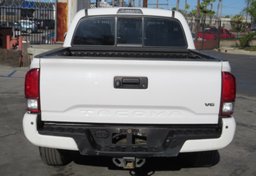 2016 Toyota Tacoma - Thumbnail 13