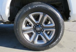 2016 Toyota Tacoma - Thumbnail 12