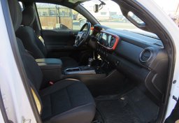 2016 Toyota Tacoma - Thumbnail 25