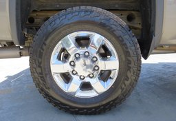 2017 GMC Sierra 2500HD - Thumbnail 17