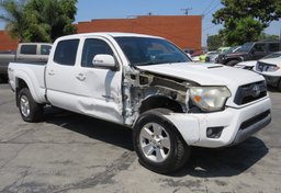 2015 Toyota Tacoma - Thumbnail 2