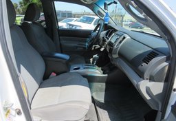 2015 Toyota Tacoma - Thumbnail 23