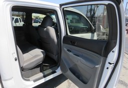 2015 Toyota Tacoma - Thumbnail 33