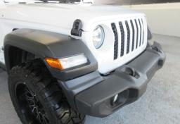 2020 Jeep Gladiator - Thumbnail 17