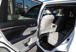 2016 Toyota Highlander - Thumbnail 21