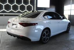 2020 Alfa Romeo Giulia Q4 - Thumbnail 5