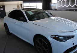 2020 Alfa Romeo Giulia Q4 - Thumbnail 12