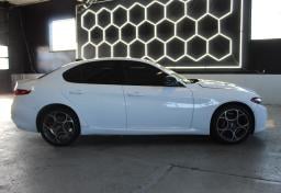 2020 Alfa Romeo Giulia Q4 - Thumbnail 9