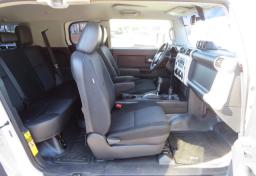 2012 Toyota FJ Cruiser - Thumbnail 26