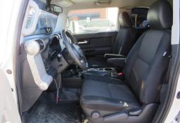 2012 Toyota FJ Cruiser - Thumbnail 21