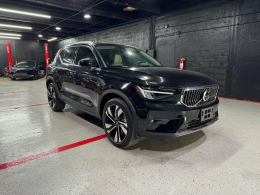 Picture of 2024 Volvo XC40