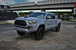 Picture of 2018 Toyota Tacoma