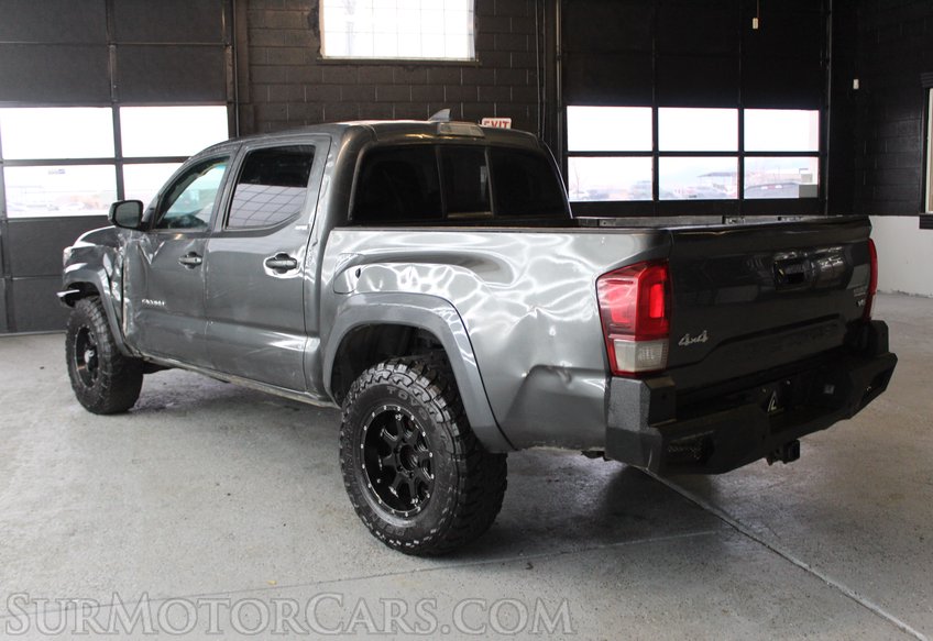 2017 Toyota Tacoma 4x4 SR V6 - Image 8