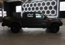 2017 Toyota Tacoma 4x4 SR V6 - Image 9