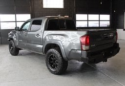 2017 Toyota Tacoma 4x4 SR V6 - Image 8