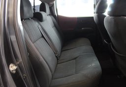 2017 Toyota Tacoma 4x4 SR V6 - Image 30