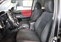 2017 Toyota Tacoma 4x4 SR V6 - Image 28