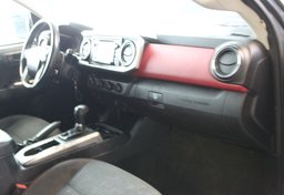 2017 Toyota Tacoma 4x4 SR V6 - Image 24