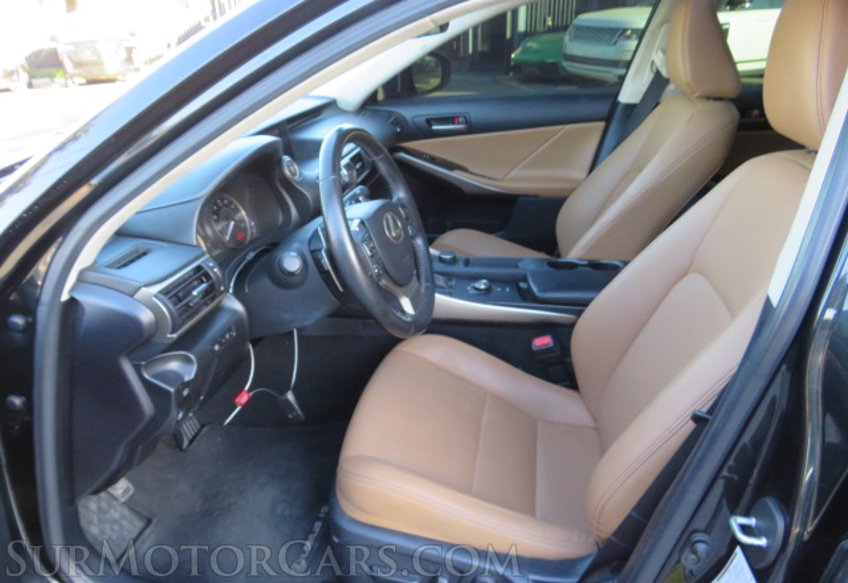 2020 Lexus IS - Image 26