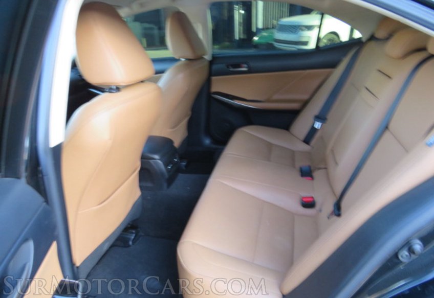 2020 Lexus IS - Image 28