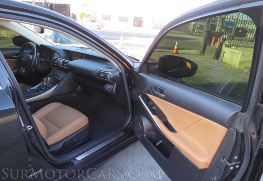 2020 Lexus IS - Image 21