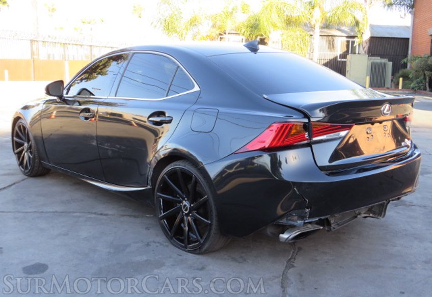 2020 Lexus IS - Image 9