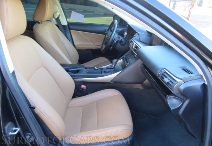 2020 Lexus IS - Image 27