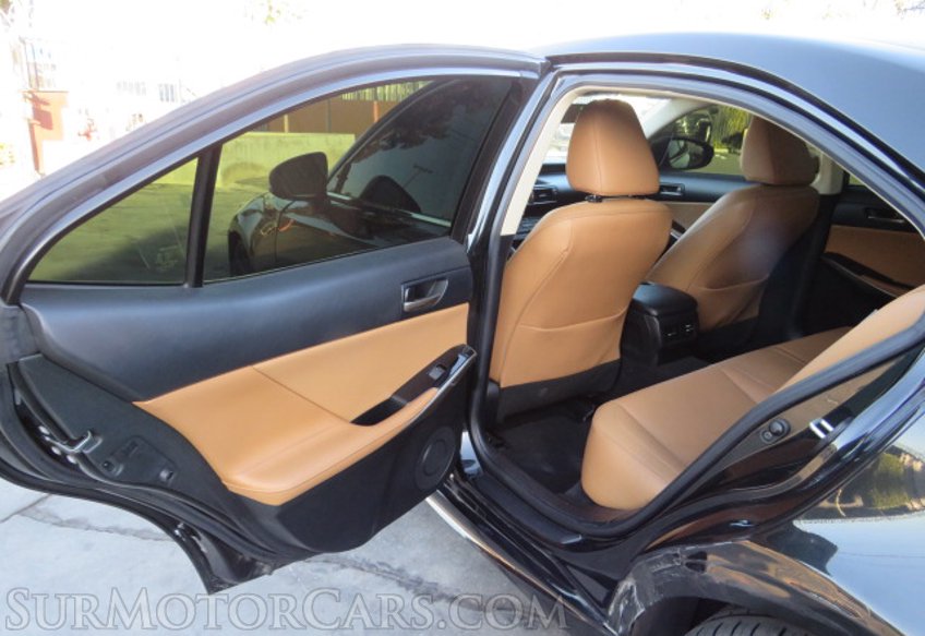 2020 Lexus IS - Image 22