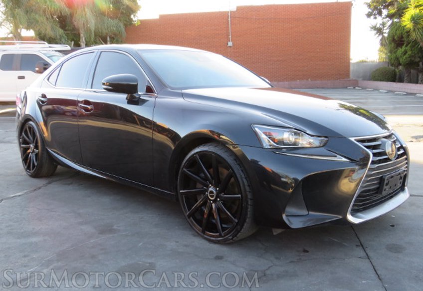 2020 Lexus IS - Image 4
