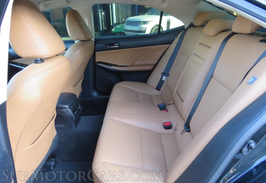 2020 Lexus IS - Image 30