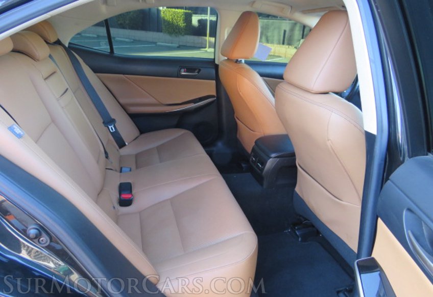 2020 Lexus IS - Image 29