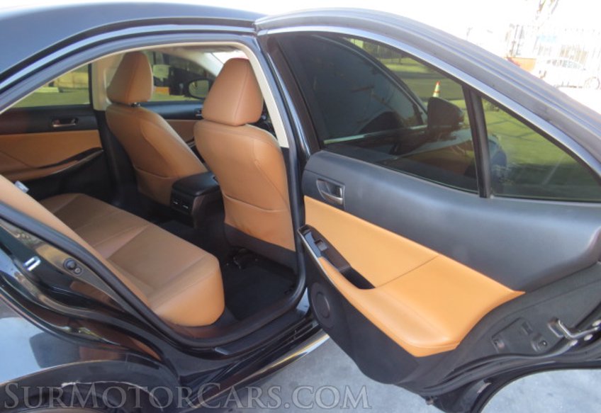 2020 Lexus IS - Image 23