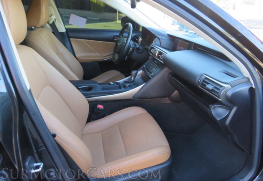 2020 Lexus IS - Image 25