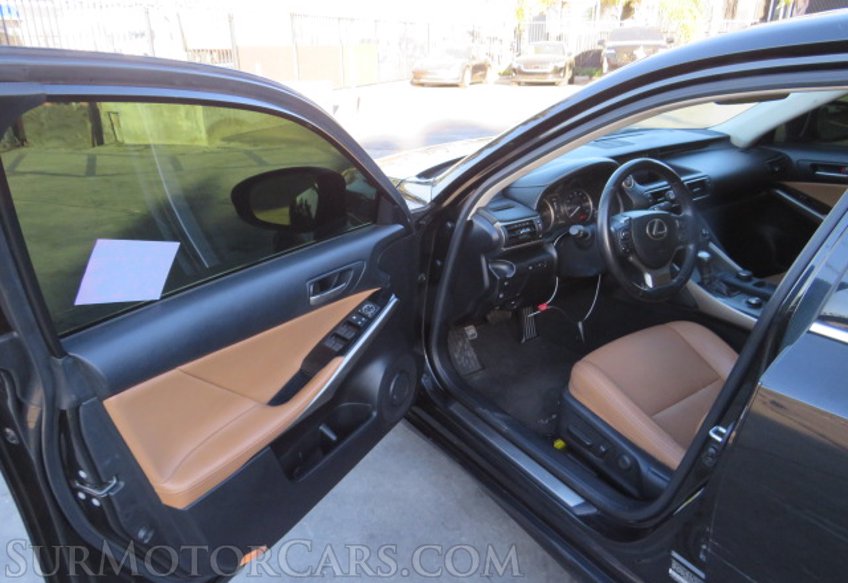 2020 Lexus IS - Image 20