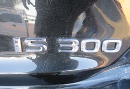 2020 Lexus IS - Image 16