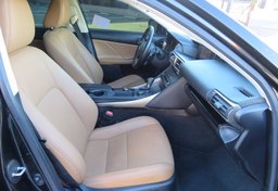 2020 Lexus IS - Image 27