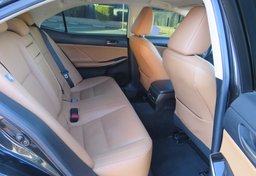 2020 Lexus IS - Image 29