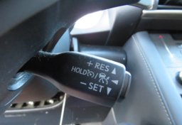 2020 Lexus IS - Image 42